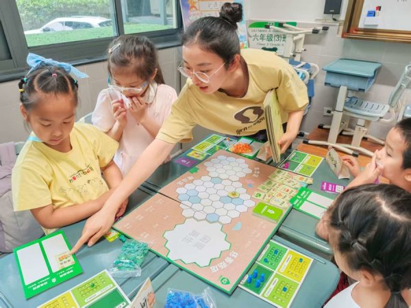 长宏网配资 爱心暑托叫好叫座！好事做好还需多磨：公益初心盼社会共托